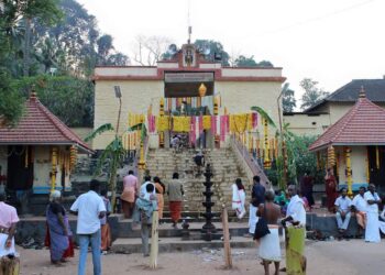 அச்சன்கோவில் சாஸ்தா கோவில், அல்லது தர்மசாஸ்தா கோவில் | Achankovil Shastha Temple, or the Dharmasastha Temple, Kollam