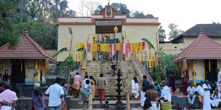 அச்சன்கோவில் சாஸ்தா கோவில், அல்லது தர்மசாஸ்தா கோவில் | Achankovil Shastha Temple, or the Dharmasastha Temple, Kollam 16 அச்சன்கோவில் சாஸ்தா கோவில், அல்லது தர்மசாஸ்தா கோவில் | Achankovil Shastha Temple, or the Dharmasastha Temple, Kollam